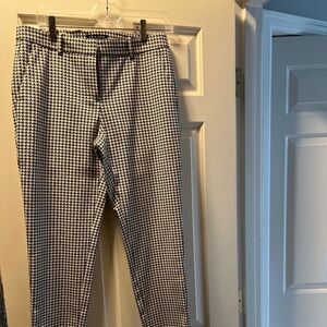 Theory Black and White Patterned Ankle Pant in Size 4